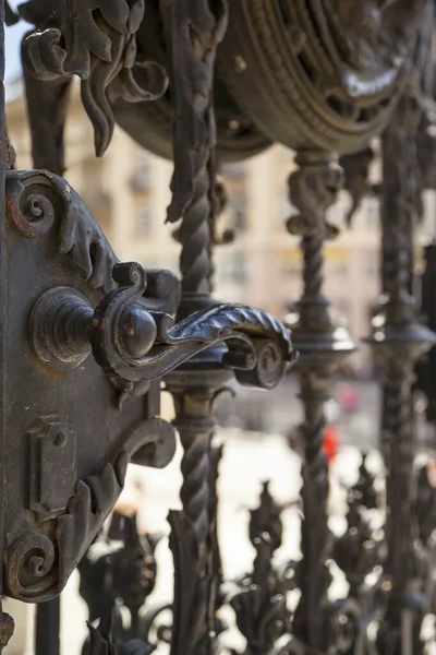 Metal Chain Forged Pipe — Stock Photo, Image