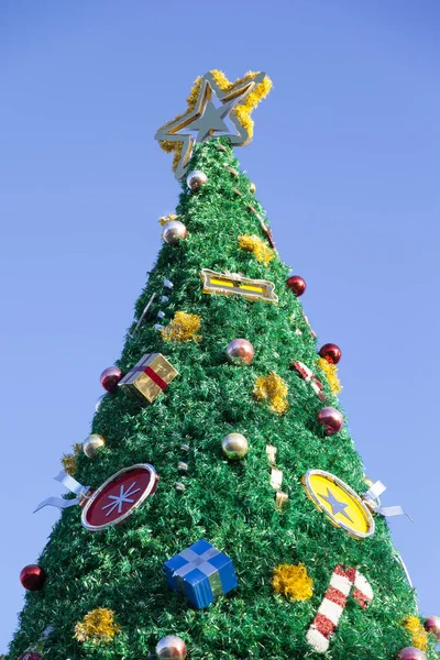 Christmas Tree Balls Lights Row — Stock Photo, Image