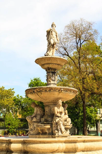 Fântână Frumoasă Statui Parc Ziua Însorită — Fotografie, imagine de stoc