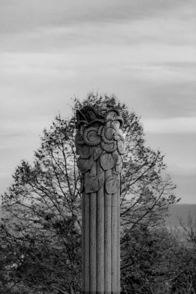 Ancient Stone Column Autumn Park — Stock Photo, Image