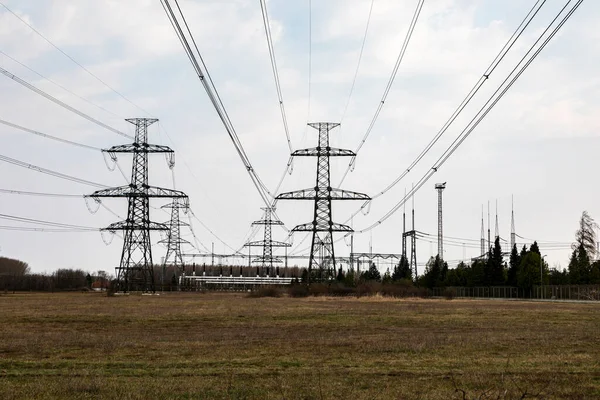 Líneas Eléctricas Alto Voltaje Campo — Foto de Stock