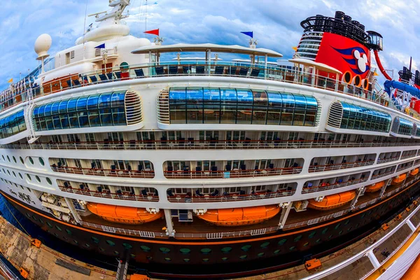 Cruiseschip Haven Van Barcelona — Stockfoto