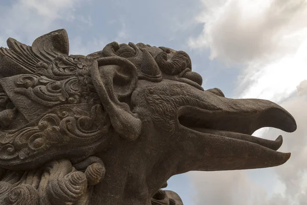 バルセロナのライオン像の彫刻です — ストック写真