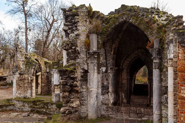 Středověké Architektonické Zříceniny Anglické Zahradě Tata Maďarsko Gotické Oblouky — Stock fotografie