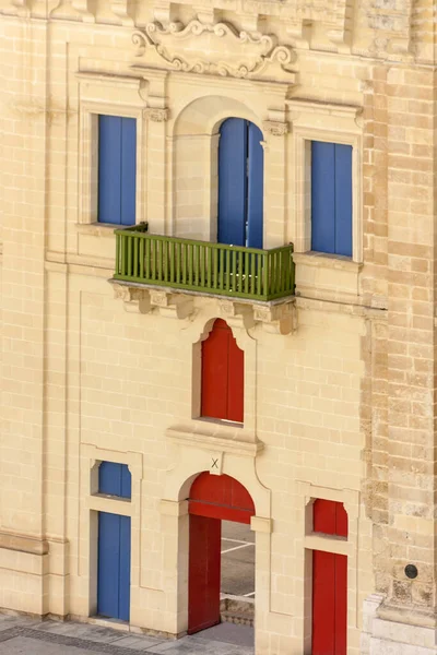 Vecchio Edificio Nella Città Del Mediterraneo — Foto Stock