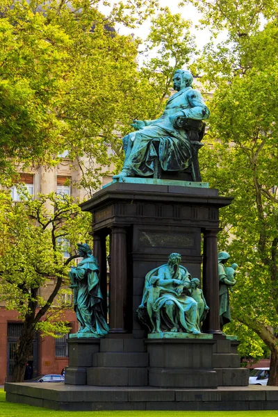 Budapest Hungary Abril 2014 Deak Ferenc Monumento Budapeste Distrito Hart — Fotografia de Stock