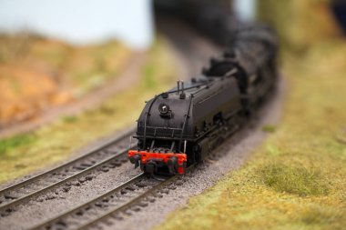 Tren raylarında tren rayları