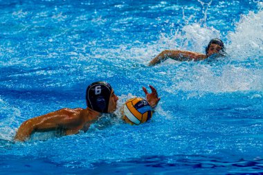 yüzme havuzunda su topu oyunu yarışması 