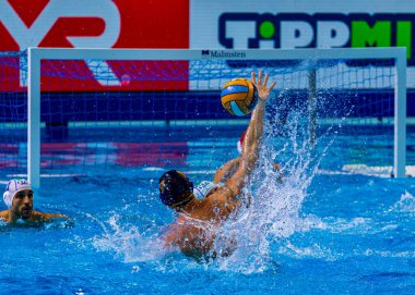 yüzme havuzunda su topu oyunu yarışması 