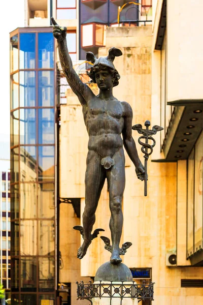 Статуя Меркурия Дэвида Прайда Олень Будапешта Ваци Санкт Статуя Хорошо — стоковое фото