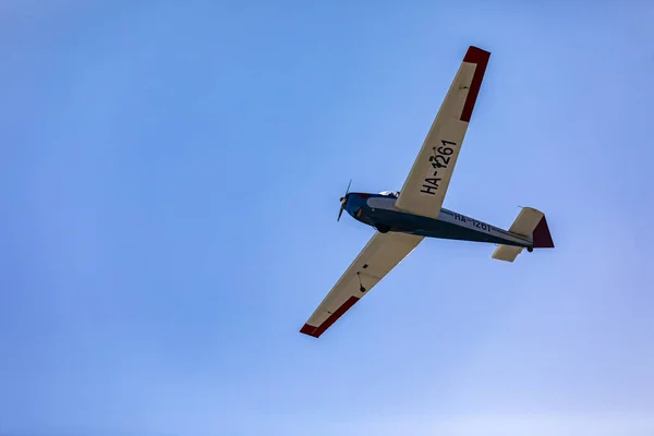 Самолет Летит Небе — стоковое фото