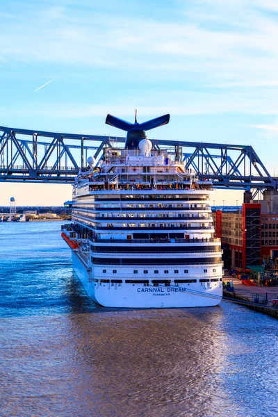 Vista Gran Crucero Moderno Puerto — Foto de Stock
