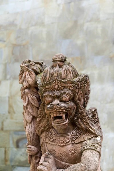 タイの街にある龍像の彫刻 — ストック写真