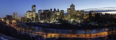 Gece Şehir Calgary.