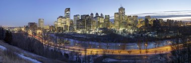 Gece Şehir Calgary.