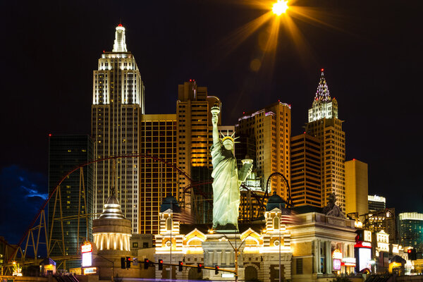 Las Vegas   New York -  New York  at  Night