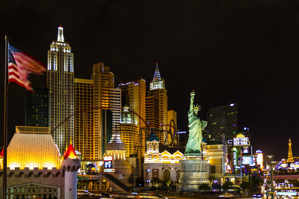 Las Vegas   New York -  New York  at  Night