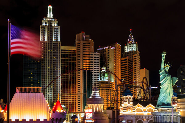 Las Vegas   New York -  New York  at  Night