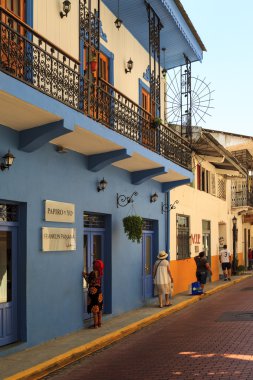 Old City Panama boyunca yürümek.