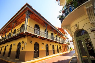 Old City Panama boyunca yürümek.