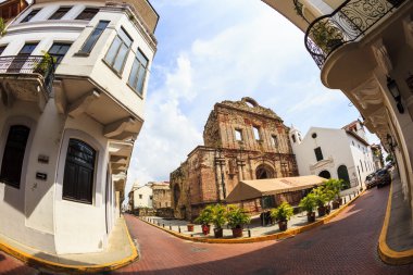 Sokak eski Panama City de yürümek