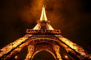 Eyfel Kulesi hafif performans