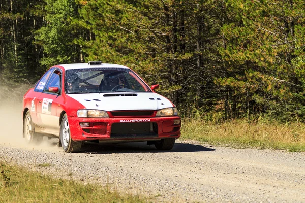 Bazı en iyi sürücüleri Kanada Rocky Mountain yarışıyor gün test — Stok fotoğraf