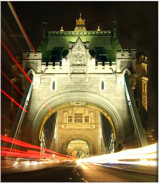 Tower Bridge 's nachts . — Stockfoto