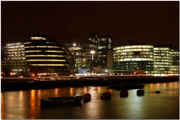 Escena nocturna del Londres moderno —  Fotos de Stock