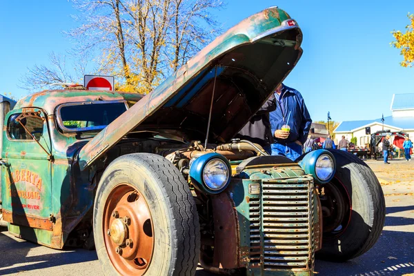 Выставка старинных автомобилей — стоковое фото