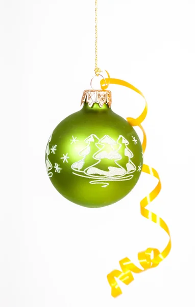 Grüne Weihnachtskugel — Stockfoto