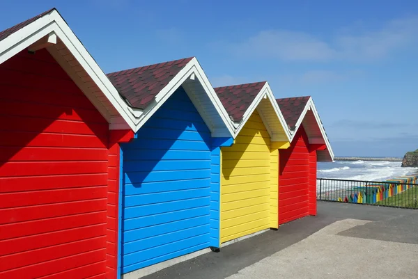 Whitby strand hutten — Stockfoto