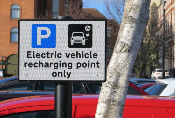 Ladepunktschild für Elektrofahrzeuge — Stockfoto