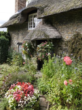 İngilizce thatched yazlık