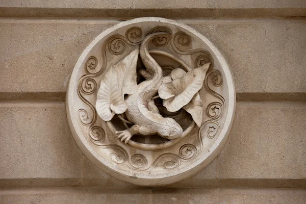 Lizard Sculpture Architectural Detail — Stok fotoğraf