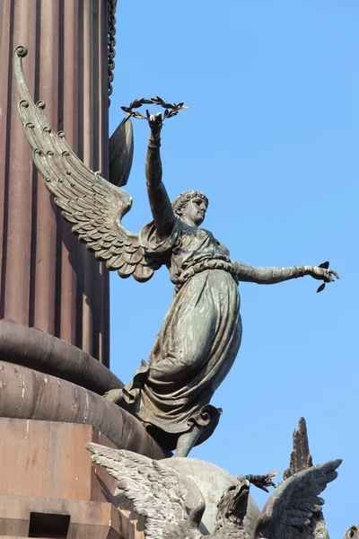 Скульптура Феме у памятника Колумбу в Барселоне — стоковое фото