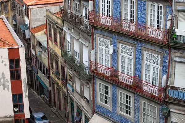 Traditionelle portugiesische Häuser in porto — Stockfoto