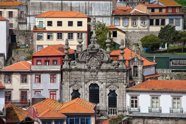Iglesia de la Misericordia en el casco antiguo de Oporto en Portugal — Foto de Stock