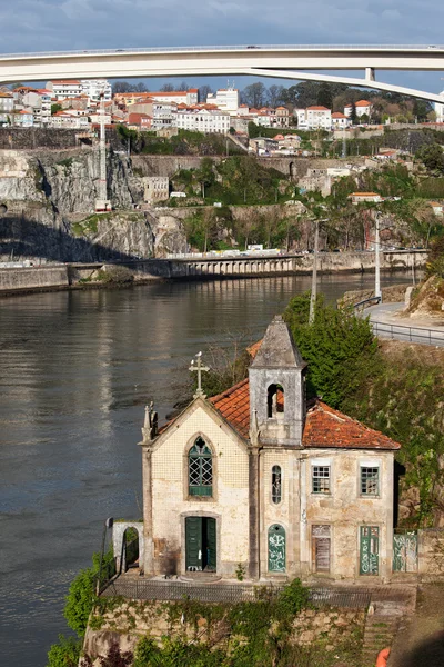 Antigua Iglesia Riverside en Portugal —  Fotos de Stock