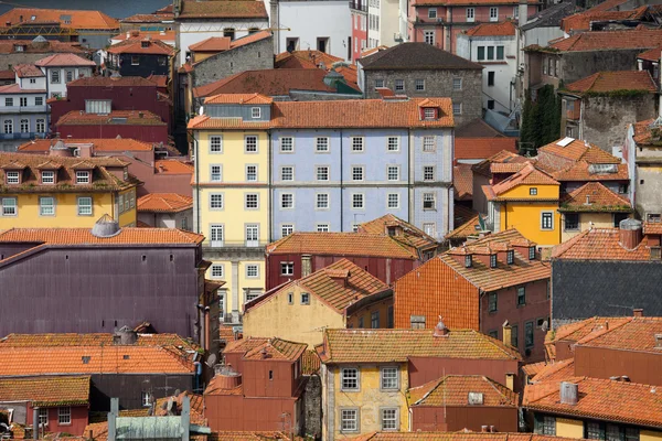 Casas en el casco antiguo de Oporto en Portugal — Foto de Stock