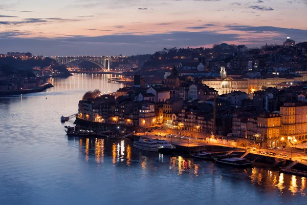 Město Porto v Portugalsku za soumraku — Stock fotografie
