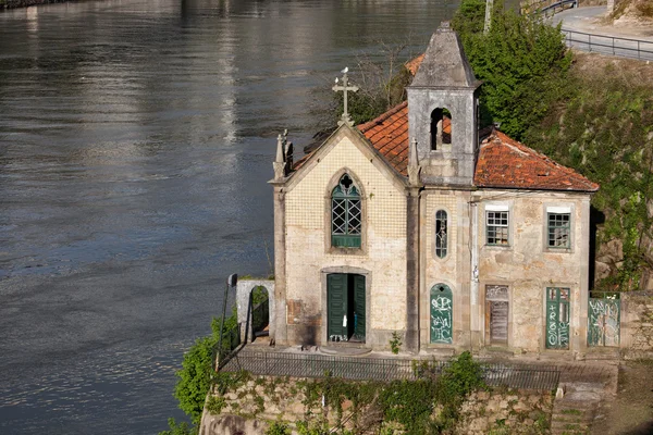 Alte kirche am douro in portugal — Stockfoto