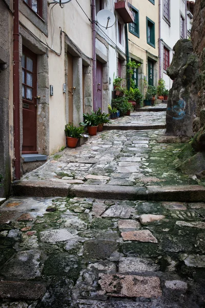ポルトガルのポルトの旧市街の路地 — ストック写真