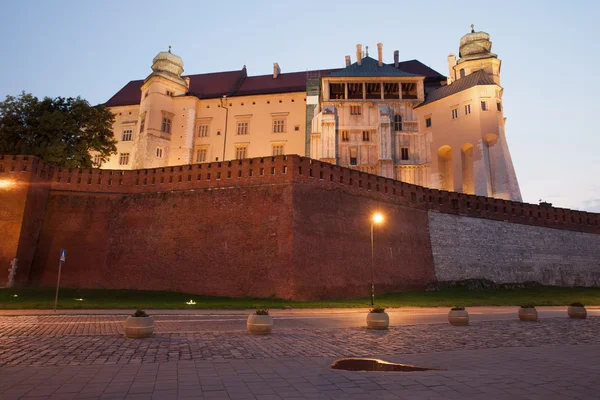 Castillo Real de Wawel en Cracovia al anochecer —  Fotos de Stock