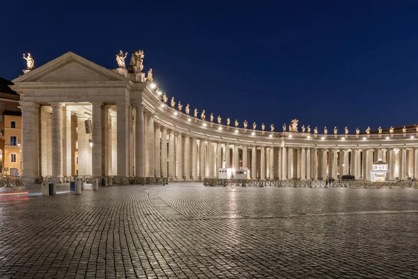 Monumentális Oszlopsorok Szent Péter Téren Éjszaka Vatikán Róma Olaszország — Stock Fotó