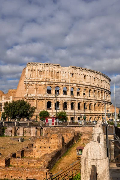 Das Kolosseum Und Die Ruinen Der Antiken Gladiatorenschule Ludus Magnus — Stockfoto