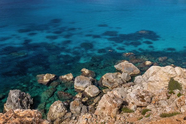 Craggy Mořský Břeh Shora Severozápadním Pobřeží Ostrova Malta Středozemním Moři — Stock fotografie