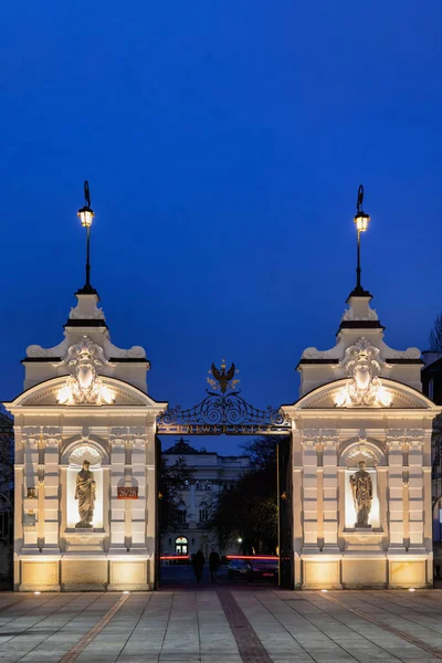 Universiteit Van Warschau Historische Hoofdpoort Nachts Uitzicht Vanaf Krakowskie Przedmiescie — Stockfoto