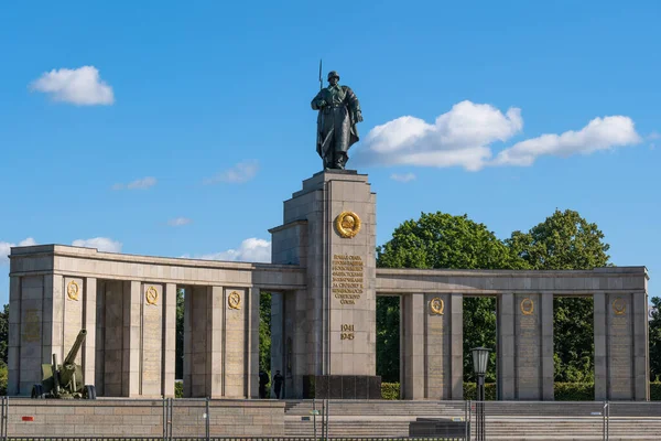 Berlin Tyskland Juli 2021 Sovjetkrigsmonumentet Tiergarten Uppfört Sovjetunionen För Att — Stockfoto