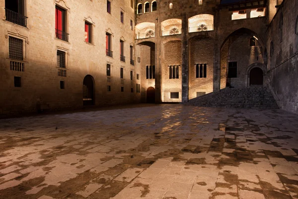 Plaça del rei på natten i barcelona — Stockfoto